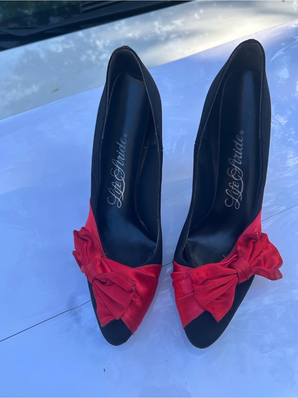 Life Stride Black & Red Bow Heels Women's Size 7  vintage